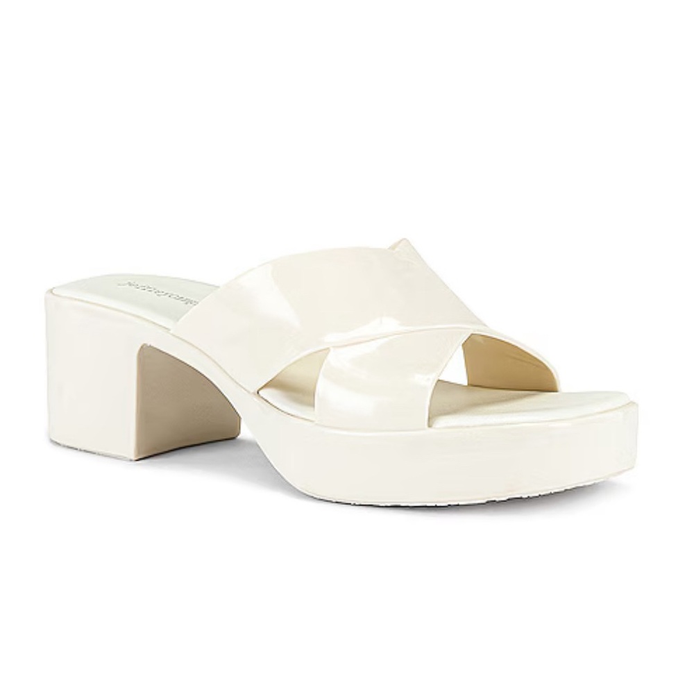 NWT Jeffrey Campbell bubblegum mule in cream shiny